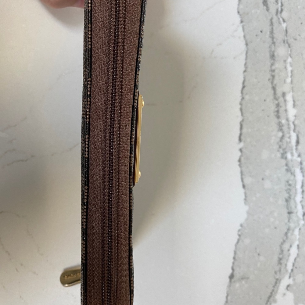 Authentic Michael Kors Logo Wallet - image 4